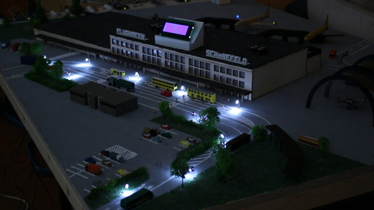 Titelbild: 3D-Modellflughafen mit Arduino